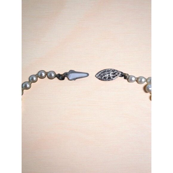 Vintage 1950s Graduated Faux Pearl Necklace - Filigree Fishhook Clasp Costume Je - Picture 4 of 5